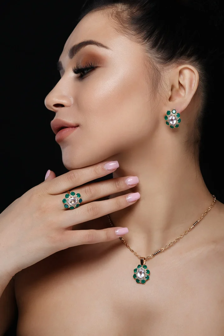 Model wearing Biyani Jewels curated set