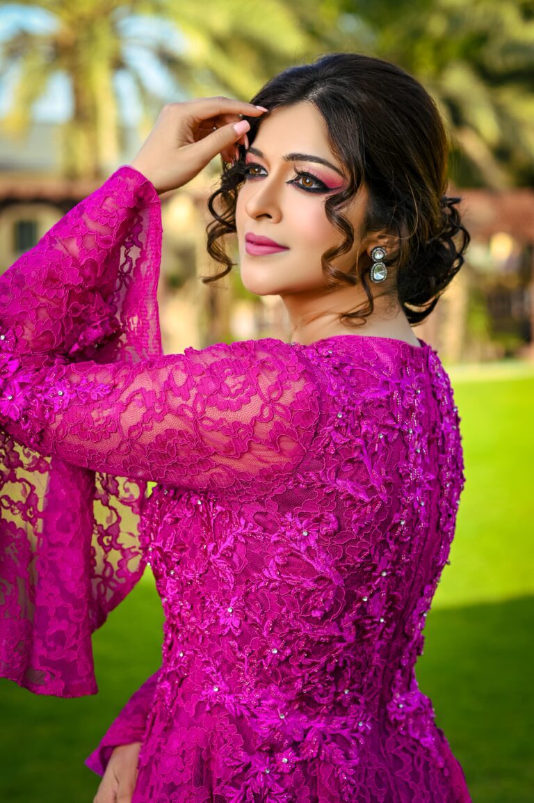 Model wearing Biyani Jewels jewellery