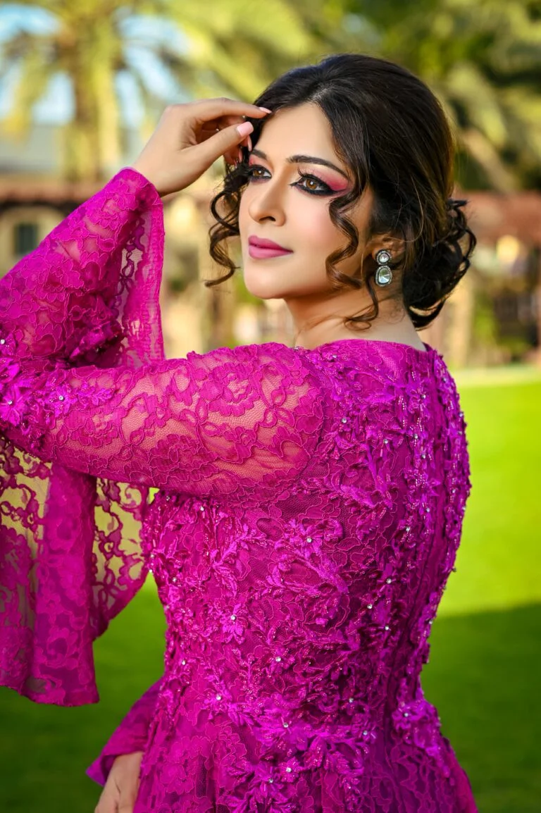 Model wearing Biyani Jewels jewellery