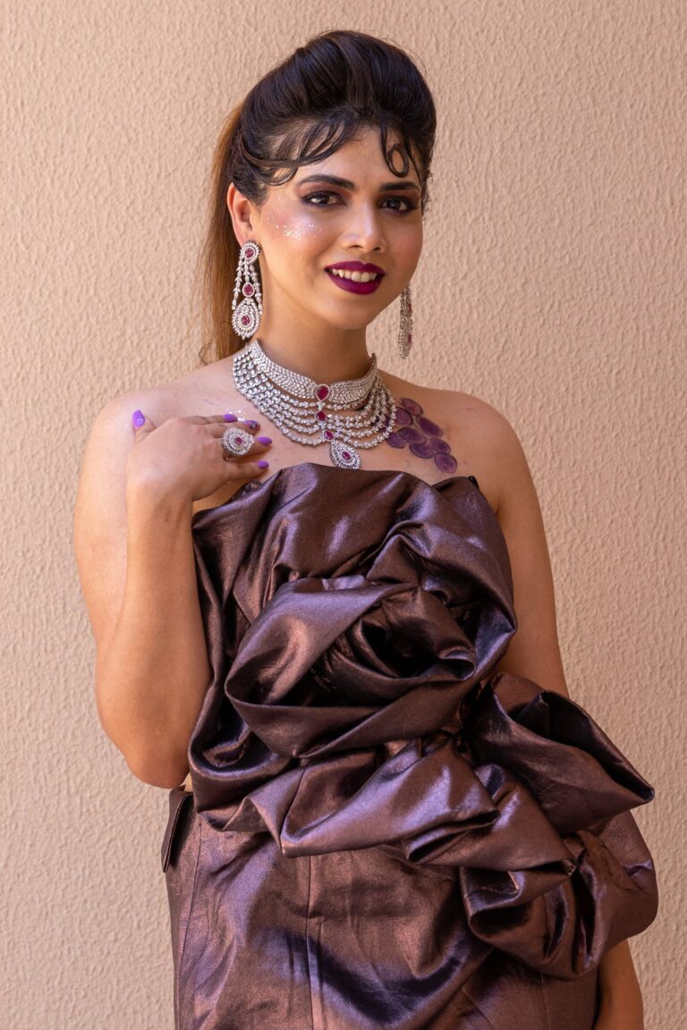 Model wearing Biyani Jewels jewellery